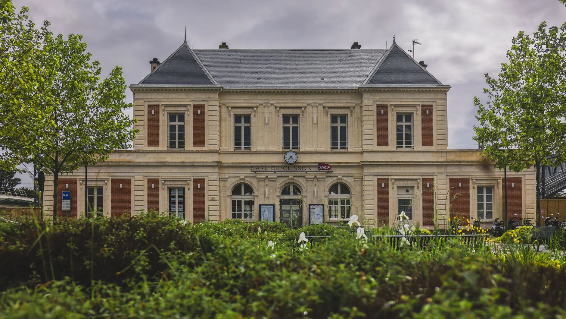 Les gares de Besançon et leur rôle dans la mobilité urbaine