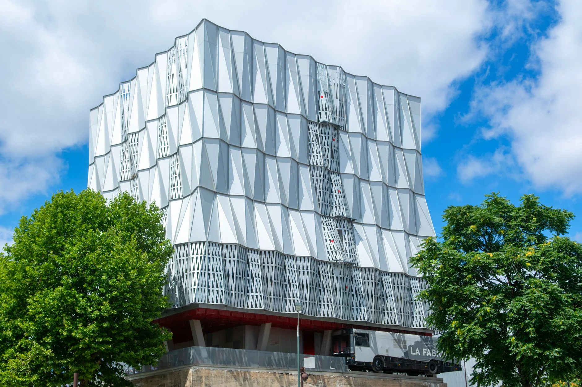La Bibliothèque Universitaire de Besançon : un lieu incontournable pour l'apprentissage et la culture